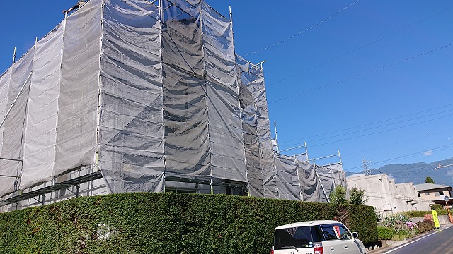 駒ケ根市コロニアル塗装足場5