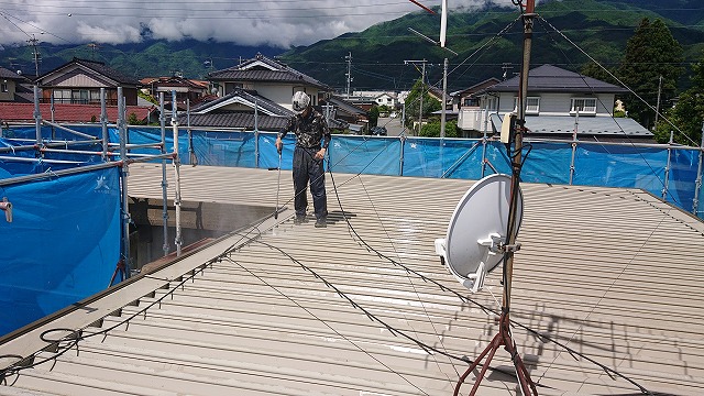 宮田村セキスイハイム屋根外壁塗装洗浄作業2