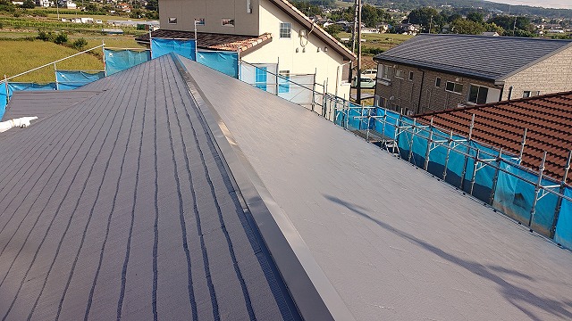 松本市アパート梨の木屋根上塗り2