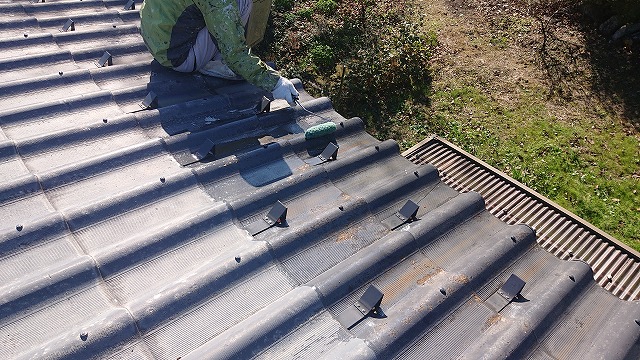 駒ケ根市スレート瓦塗装　下塗り4