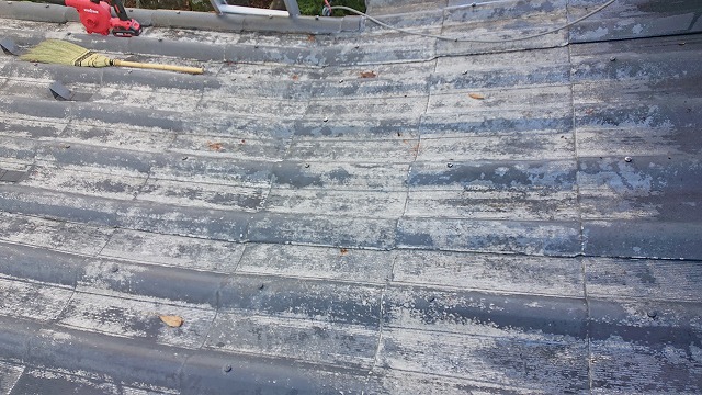 駒ケ根市スレート瓦塗装　下塗り5