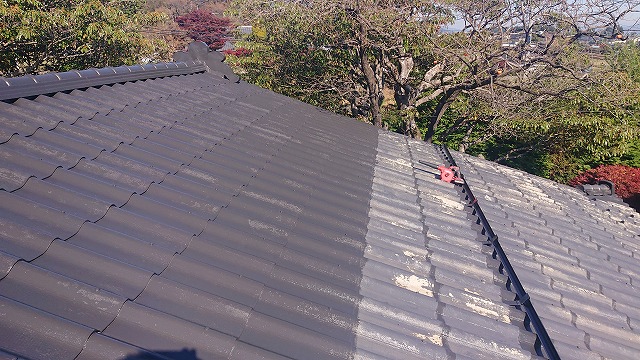 駒ケ根市スレート瓦塗装　中塗り1
