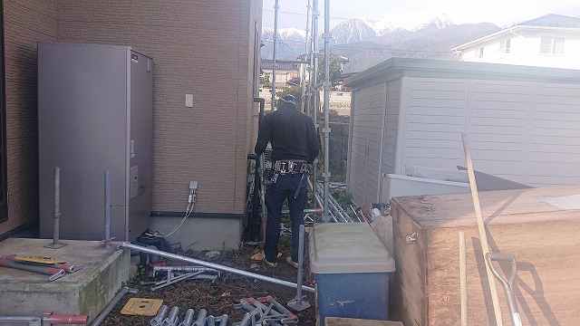 飯島町屋根外壁塗装足場3