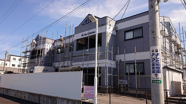 塩尻市アパート外壁足場10