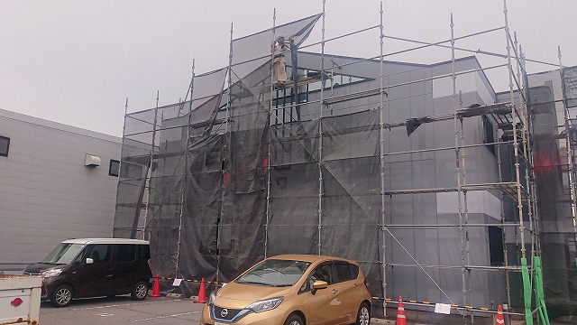 塩尻市アパート外壁足場11