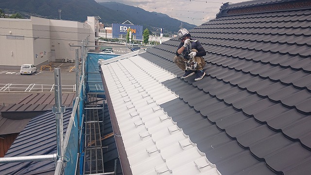 飯田市大瀬木金属瓦中塗り5