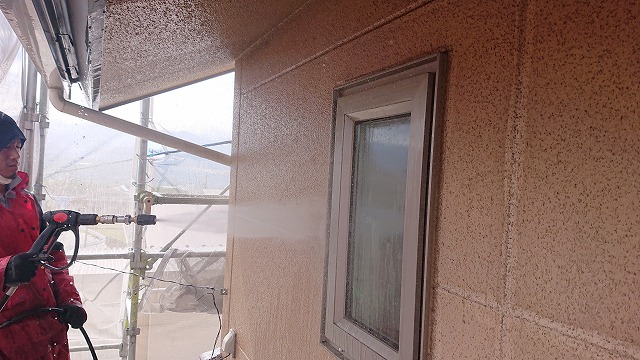 松川町サンワ外壁塗装洗浄作業4