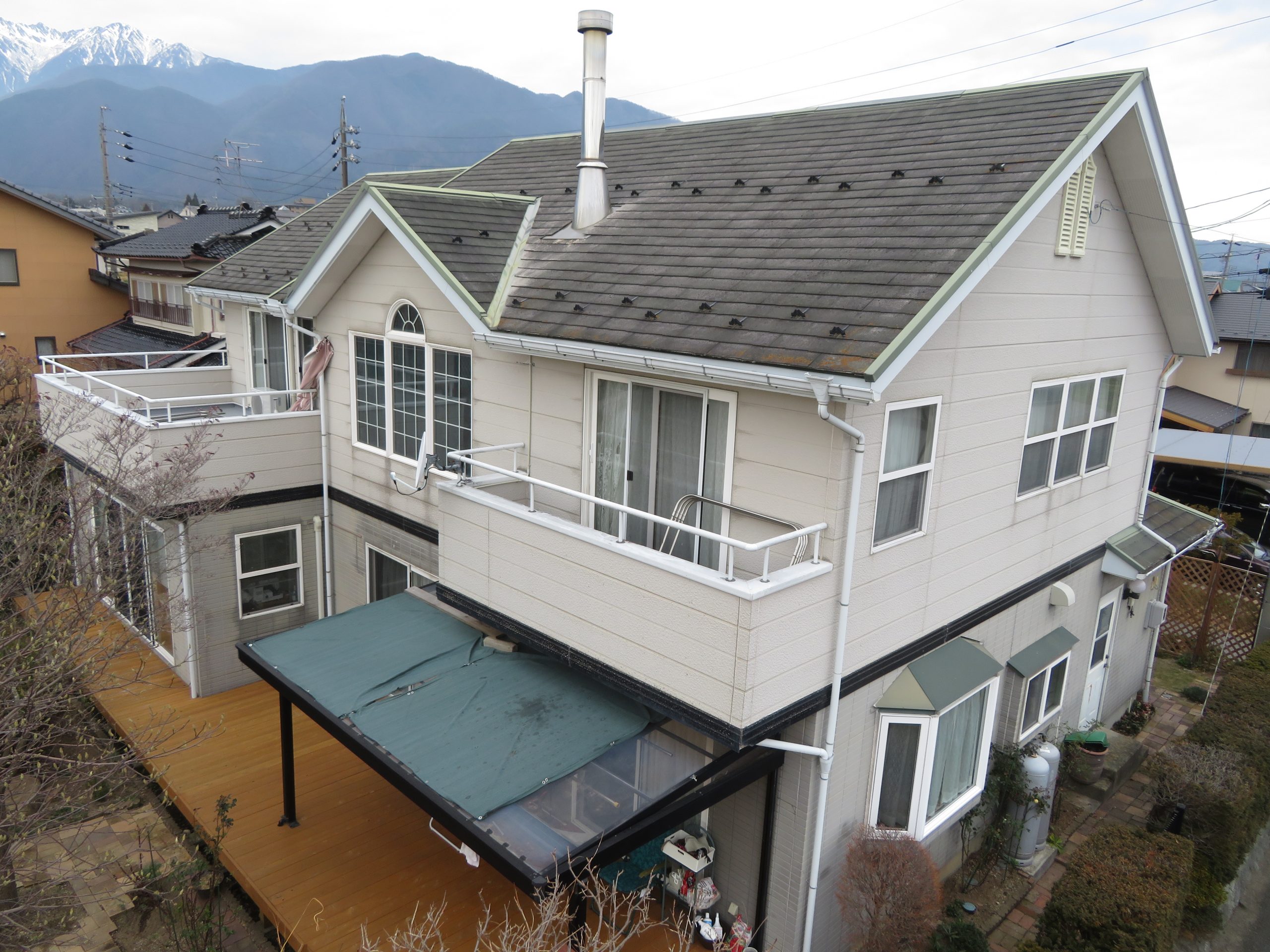 komaganesi-yanegaijheki-Mtei-tosoumae