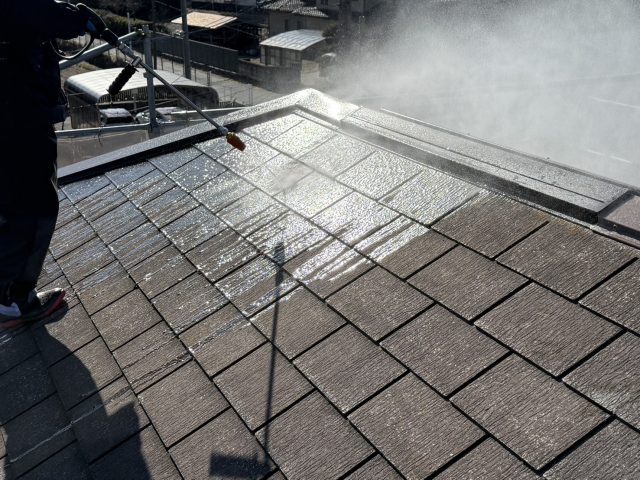 伊那市境K邸屋根の洗浄作業