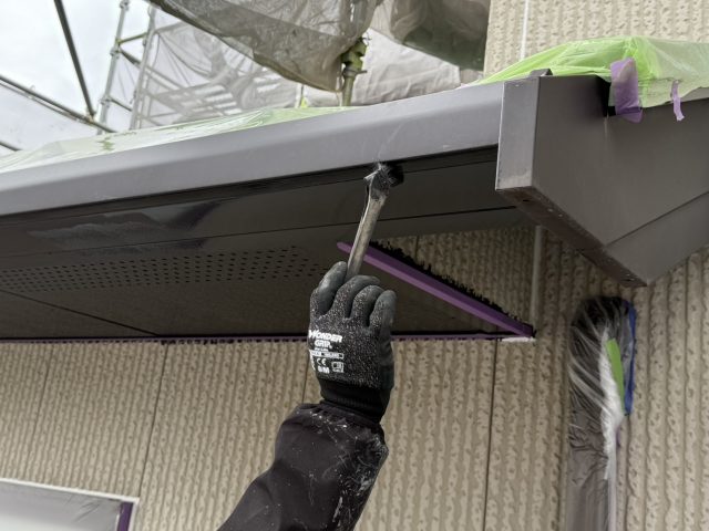 伊那市境K邸雨樋塗装1回目