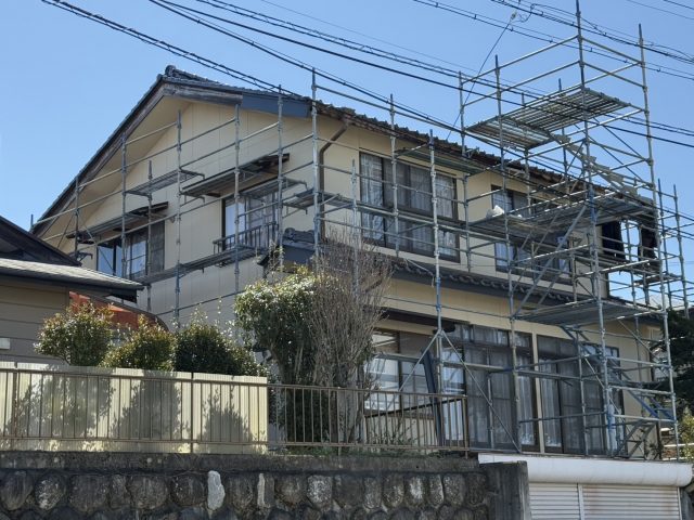 豊丘村T邸破風板工事足場