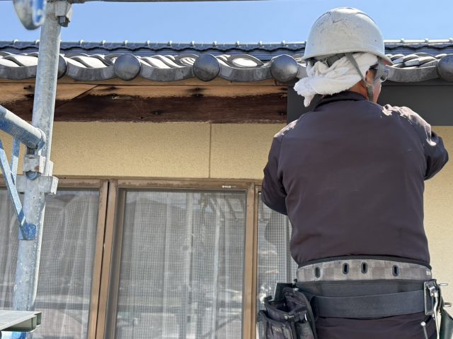 豊丘村T邸鼻隠し板金工事