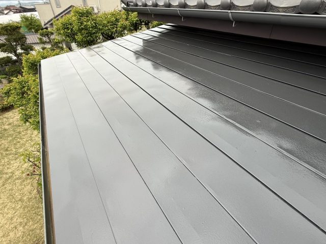 飯田市T邸屋根葺き替え工事トタン部塗装