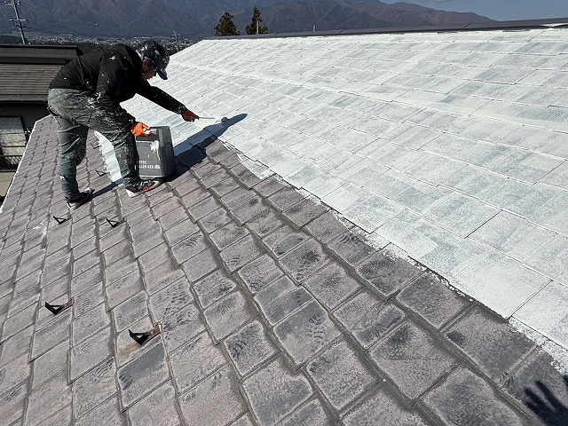 駒ヶ根市S邸フィラーで下塗り