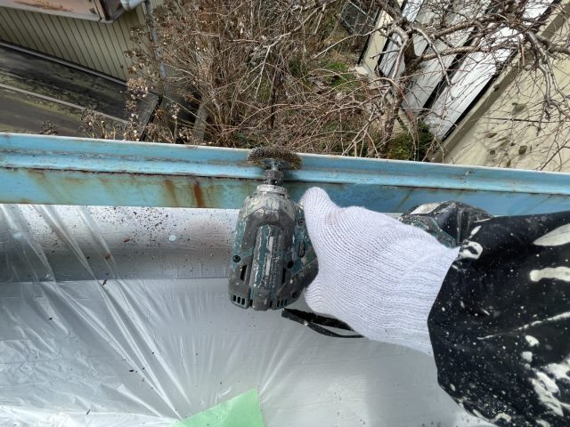 飯田市I邸目隠しフェンスのケレン作業