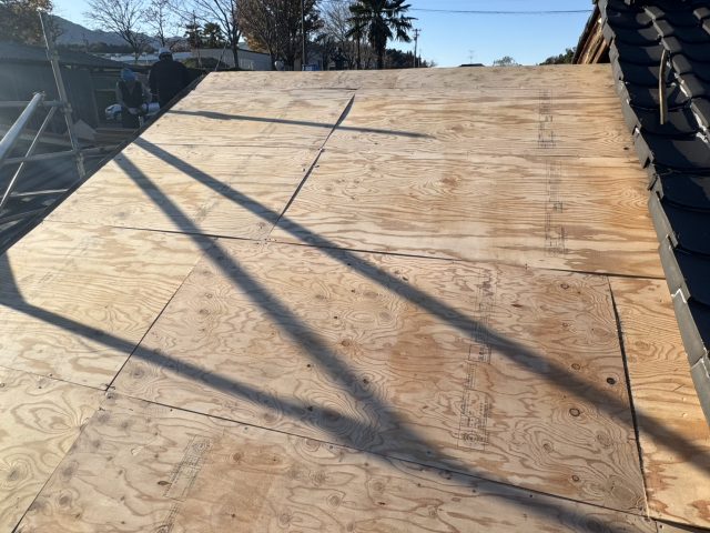 下條村S邸コンパネ貼り