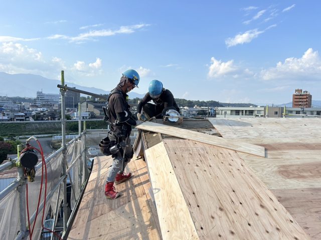 伊那市H邸大屋根コンパネ張り