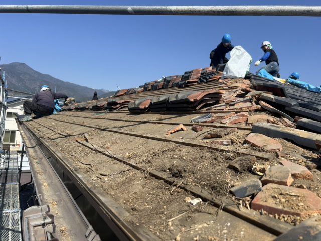 飯田市T邸屋根葺き替え瓦撤去