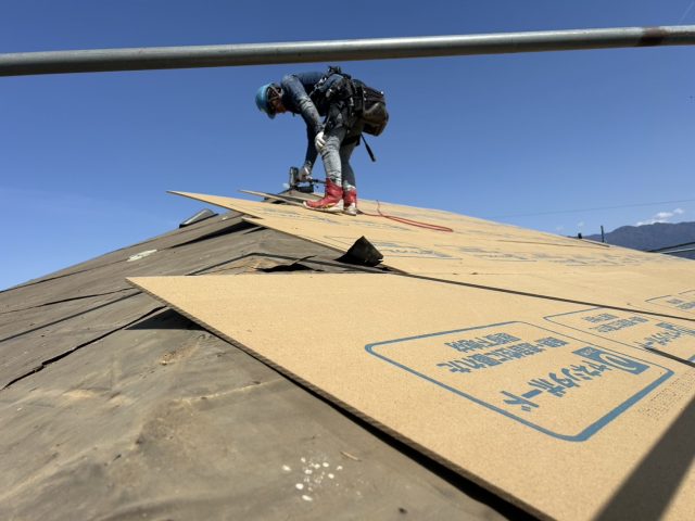 飯田市T邸屋根葺き替え野地板貼り