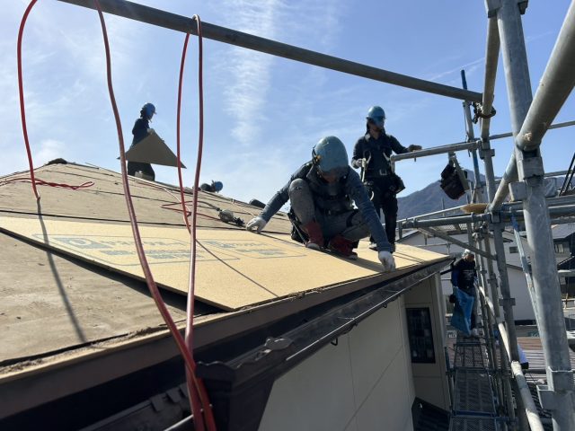 飯田市T邸屋根葺き替え野地板施工中