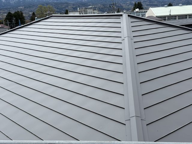 飯田市T邸屋根葺き替え棟板金