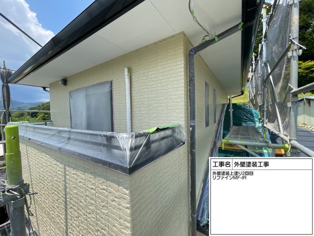 泰阜村外壁塗装上塗り
