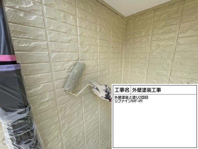 泰阜村外壁塗装上塗り