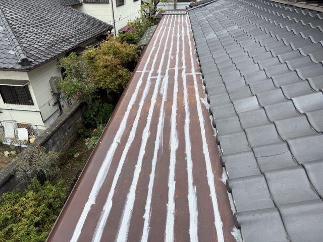 飯田市T邸トタン屋根下塗り