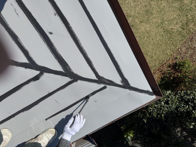 飯田市T邸トタン屋根中塗り