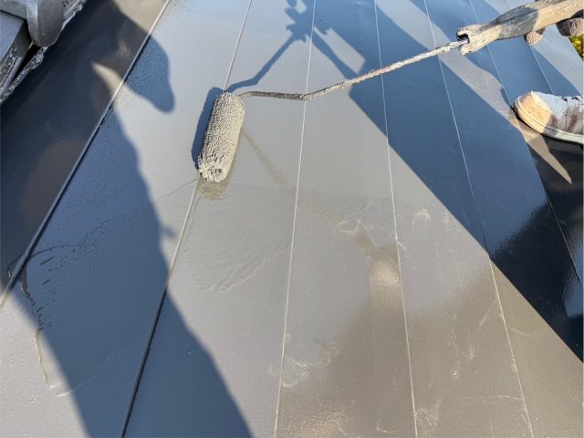 飯田市T邸トタン屋根塗装上塗り