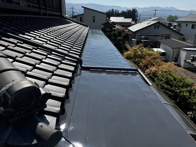 飯田市T邸トタン屋根塗装上塗り
