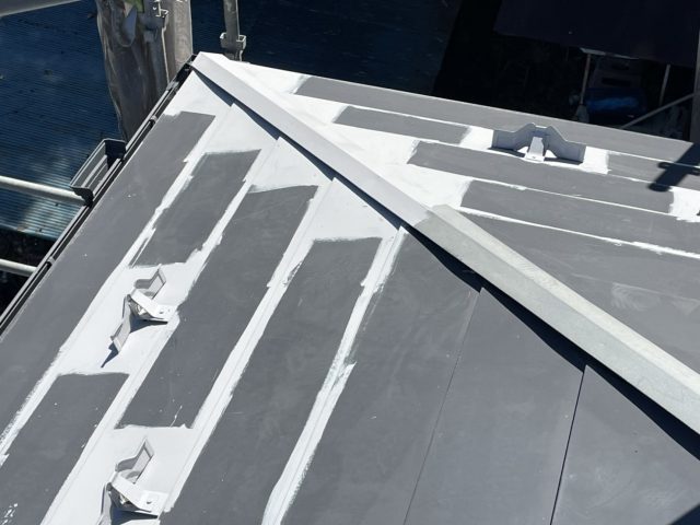 下条村陽皐遮熱フッ素塗料下塗り施工