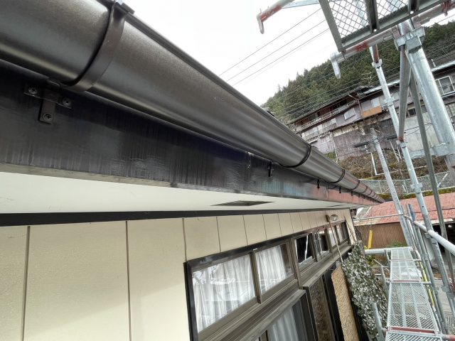 飯田市南信濃雨樋交換