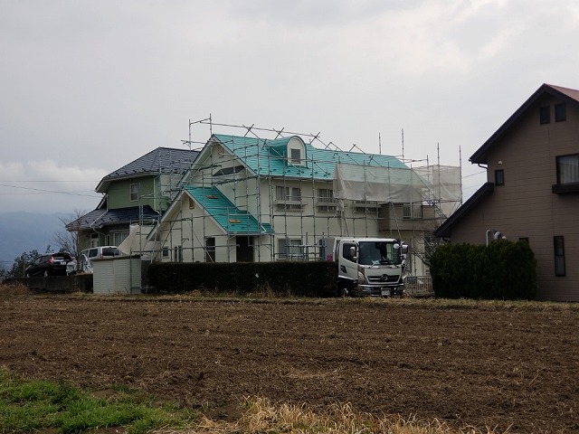 足場の解体開始です