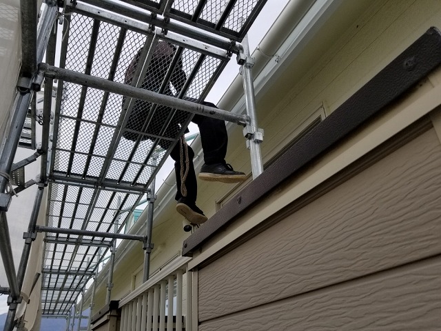 雨樋を交換します