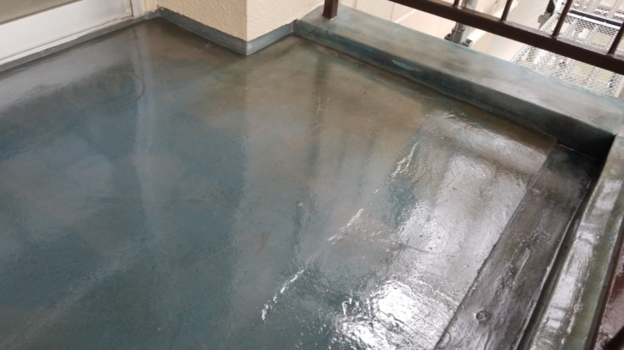 ウレタン防水施工開始です。プライマー塗布しました①