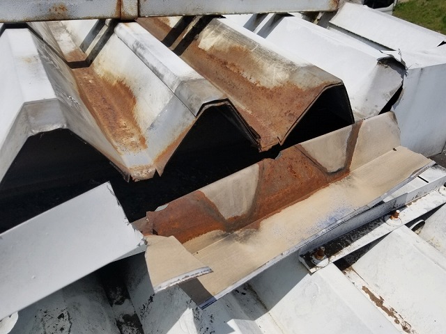 工場屋根雨漏り箇所です