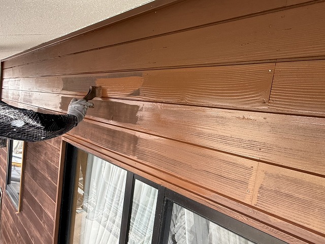 二階外壁の仕上げ塗り