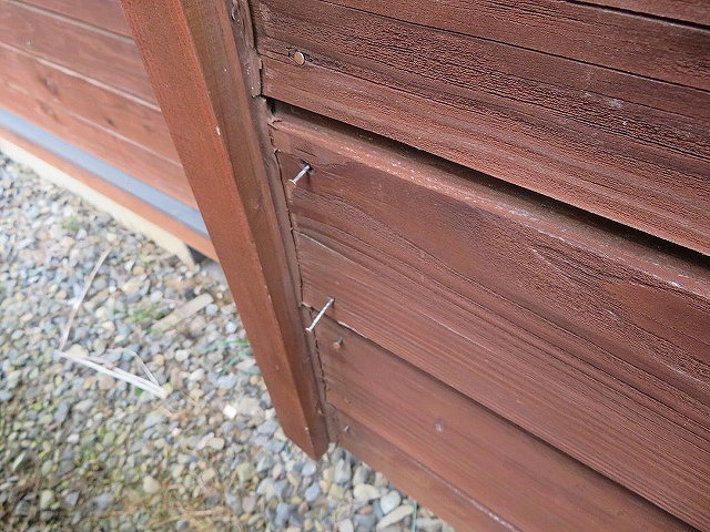 木製外壁の浮いた釘