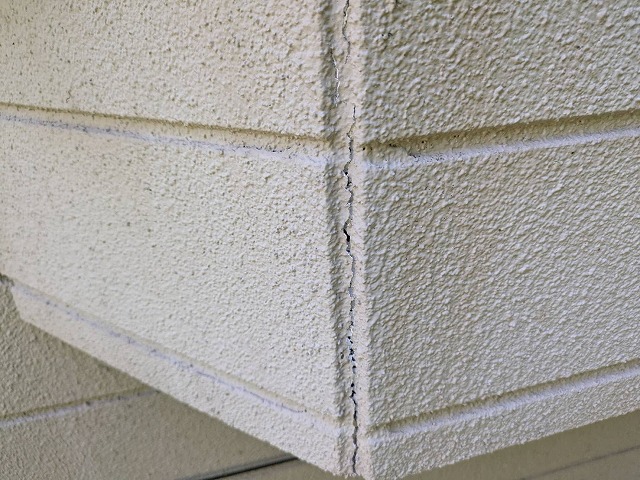 外壁のひび割れ