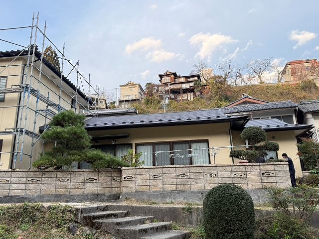 エスジーエル鋼板屋根による葺き替え工事が完成した住宅