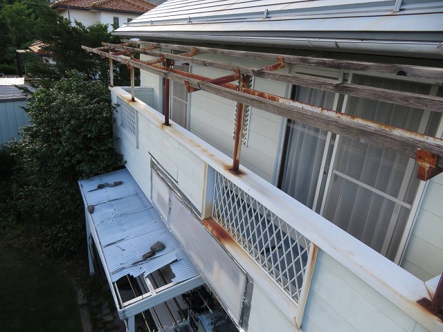 ベランダの腐食と鉄部の錆