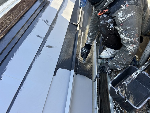 箕輪町N邸屋根中塗り