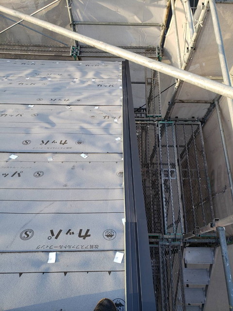 屋根重ね葺き　カバー工法