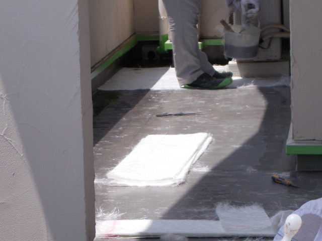 バルコニー雨漏り修理