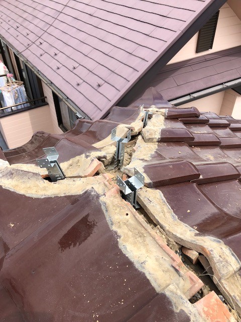 棟瓦の補強工事