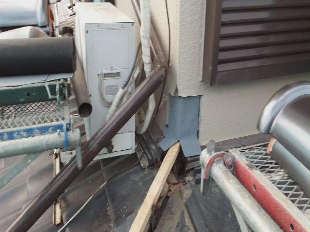 所沢市上新井　棟取り直し　丸棟取付　壁との取り合い