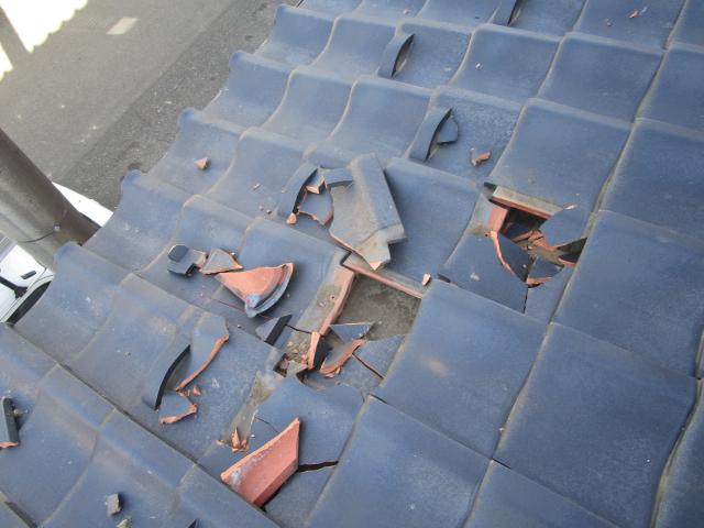 所沢市上新井　台風被害瓦割れ　施工前