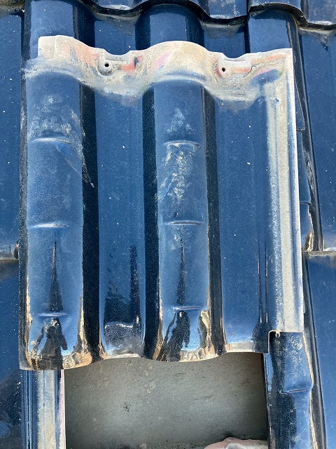 予備の瓦を差し替え