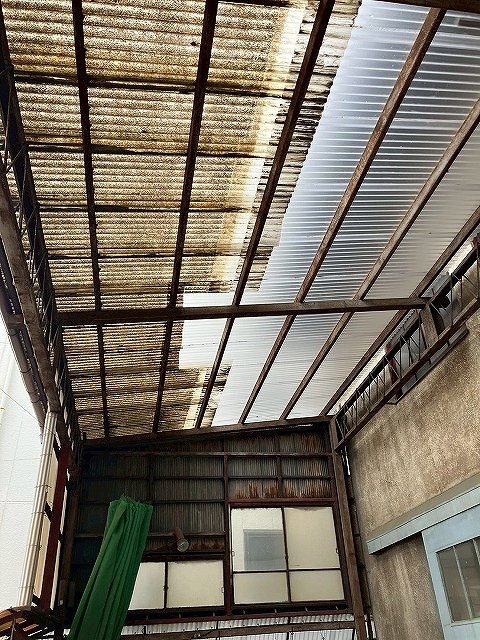 ポリカーポネイトの屋根